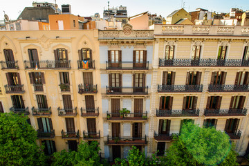 Fototapeta na wymiar Facade of typical residential building in Eixample district