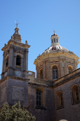 Fototapeta na wymiar clocher et dôme de l'église Saint-Paul - Malte