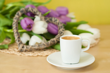 Obraz na płótnie Canvas tulips on the table with cup of caffee
