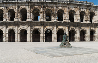 Fototapeta na wymiar Les arènes de Nîmes