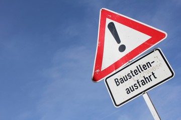 Deutsches Verkehrszeichen: Gefahrstelle - Baustellenausfahrt