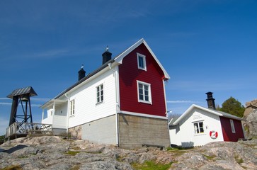 Fototapeta na wymiar Cottage on the coast in Sweden