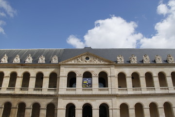 Fototapeta na wymiar Cour d'honneur des Invalides à Paris