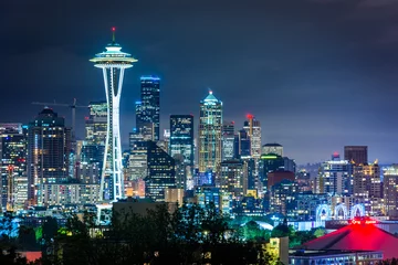 Schilderijen op glas View of the Seattle skyline at night, in Kerry Park, Seattle, Wa © jonbilous