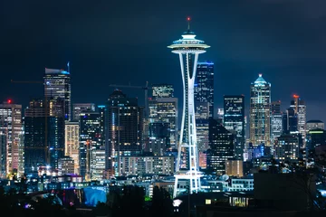 Fototapeten Blick auf die Skyline von Seattle bei Nacht, im Kerry Park, Seattle, Wa © jonbilous