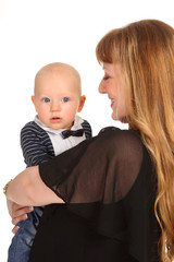 Mutter mit Kind auf dem Arm