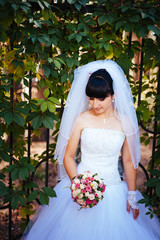 Beautiful bride posing in her wedding day