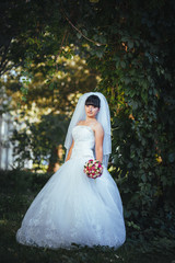 Beautiful bride posing in her wedding day