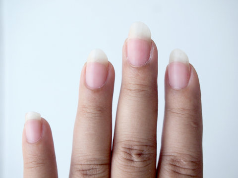 Long finger nails