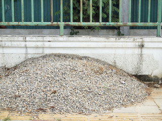 Stone mounds for construction