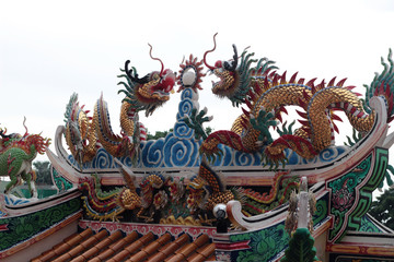 Fototapeta premium Dragon statue on the roof
