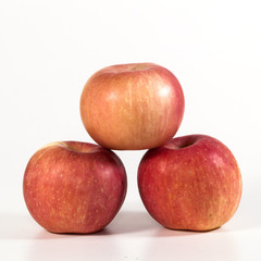 Fototapeta na wymiar Three fresh red apples, isolated on white