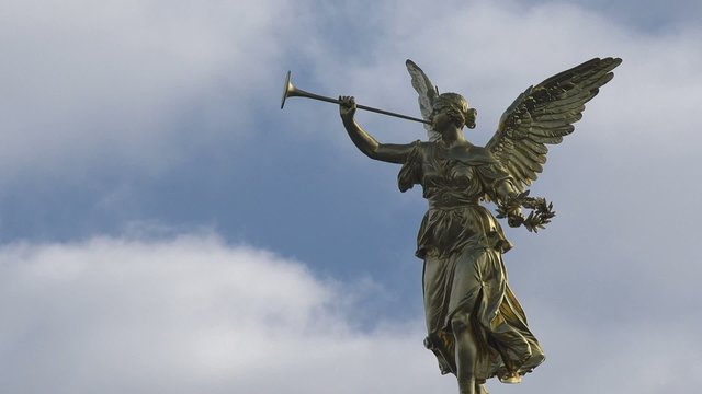 Goldener Engel Figur Kunstakademie Dresden