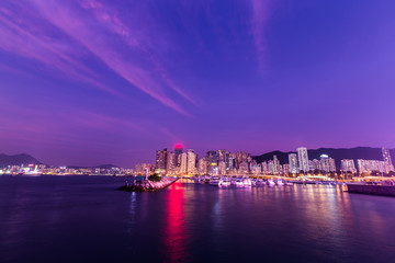 Obraz premium twilight on Causeway Bay Typhoon Shelter, Hong Kong.