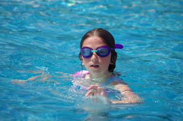 Naklejka premium natation en piscine