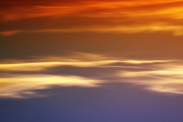 Naklejka na ściany i meble Verwischter Sonnenuntergang / Abstrakte Wolken am Abend