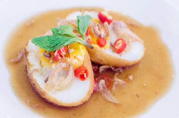 egg fried with tamarind sauce