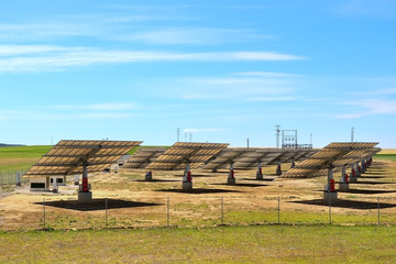 Fototapeta na wymiar solar panels on a green field against the sky