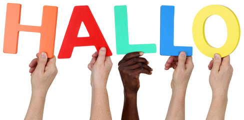 Multikulturell People Gruppe halten das Wort Hallo