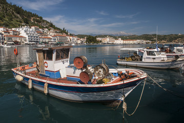 Obraz premium Boats in the harbor of Gytheio in Greece