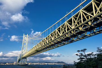 Fototapeta premium 明石海峡大橋と神戸市街地