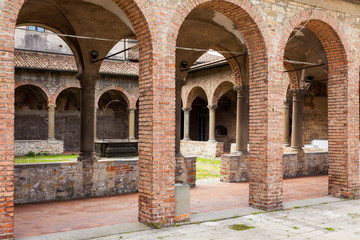 Fototapeta na wymiar Chiostro, Convento di San Francesco, Bergamo