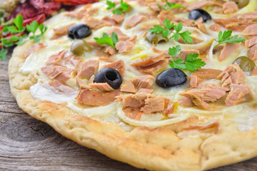 Pizza with Mozzarella, Tuna, Onions and Olives