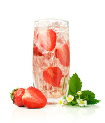 Refreshment beverage with strawberries and ice cubies