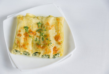 Cannelloni with ricotta and spinach