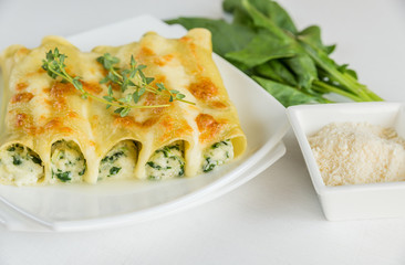 Cannelloni with ricotta and spinach