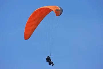 Rolgordijnen Tandem Paraglider © Jenny Thompson