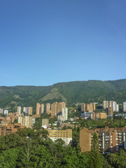 Obraz premium Buildings and Mountains in Medellin Colombia