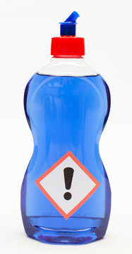 Sp&uuml;lmittelflasche mit neuem Gefahrensymbol GHS07