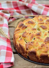  Cake with raisins and sesame seeds