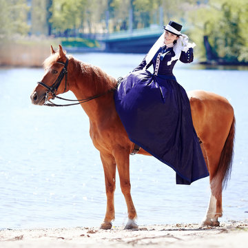 The lady on riding walk.