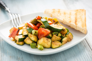gegrilltes Gemüse und Toast - grilled veggies and toast