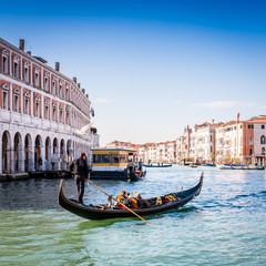 Fototapeta na wymiar Gondoles sur le Grand Canal à Venise