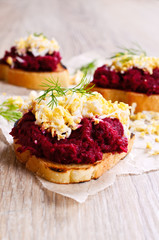 Sandwich with beetroot and egg