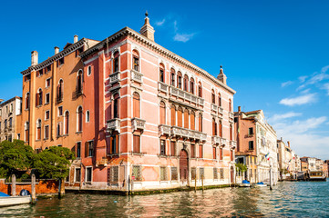 Fototapeta na wymiar Façades sur le grand canal à Venise, Italie