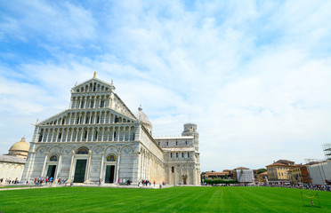 Fototapeta na wymiar world famous Piazza dei Miracoli in Pisa