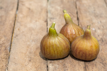 ripe figs