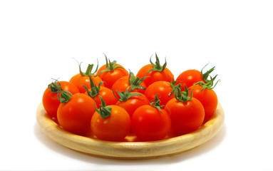 木皿に乗ったミニトマト