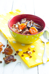 Oatmeal with dried fruit