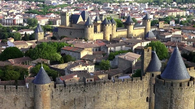 Cit&eacute; de Carcassonne - Ch&acirc;teau Comtal - vue a&eacute;rienne