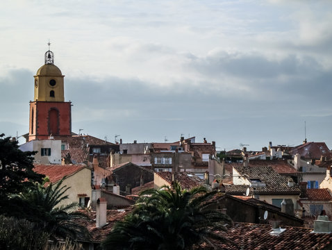Vue de Saint Tropez sur la c&ocirc;te d'Azur