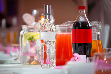 Obraz na płótnie Canvas Vodka and soft drinks on the wedding table