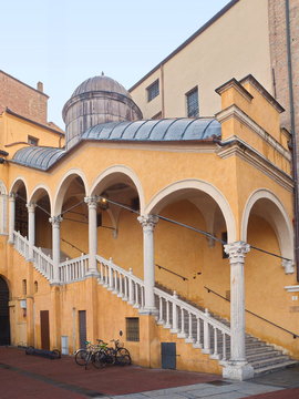 Stiegenhaus des Palazzo Comunale in Ferrara / Italien