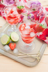 Hausgemachte Erdbeerbowle