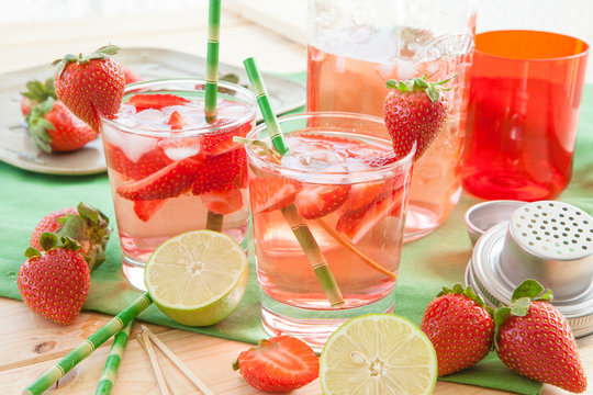 Hausgemachte Erdbeerbowle