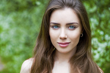 Naklejka premium Portrait of young brunette woman